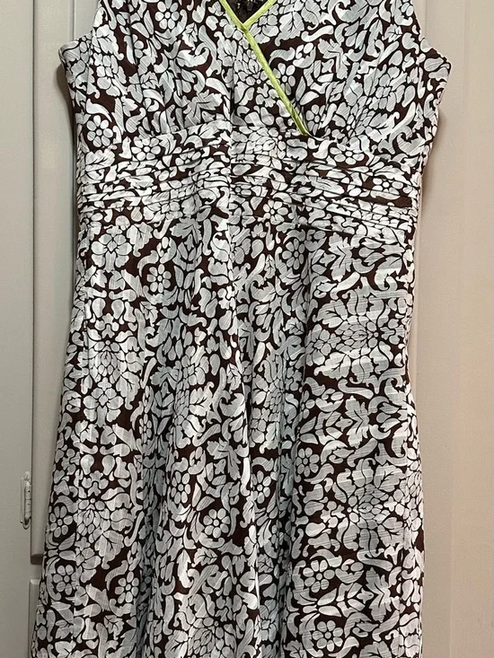 Robbie Bee Brown and White Floral Midi Dress with Lime Trim - Picture 1 of 7